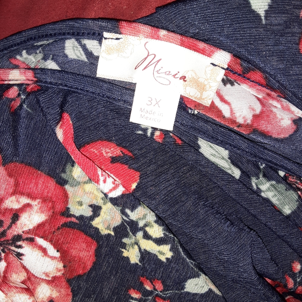 Flower blouse - Picture 3 of 3